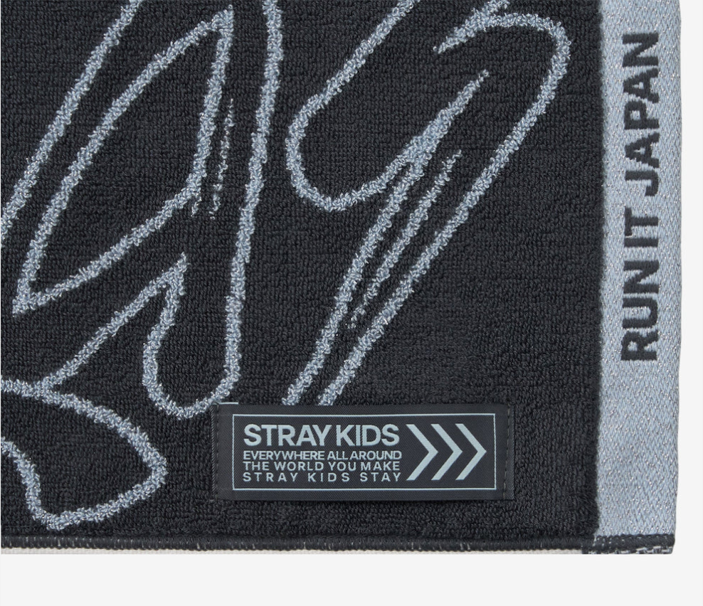 [PREORDER] [SHIPS IN SEPT-NOV] Stray Kids - World Tour [RUN IT JAPAN] OFFICIAL MD MUFFLER TOWEL (Member Choice)